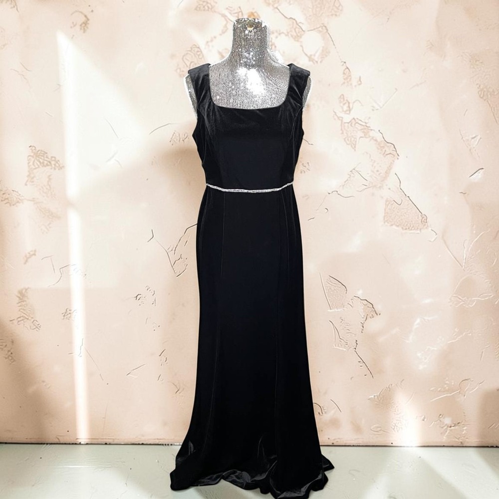 R&M Richards Black Velvet Maxi Gown Embellished Waist Open Back Formal Dress 8
